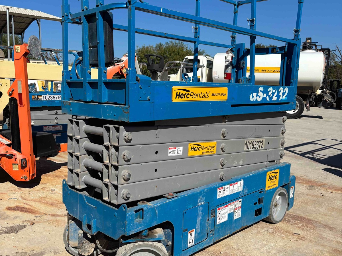 2016 Genie GS-3232