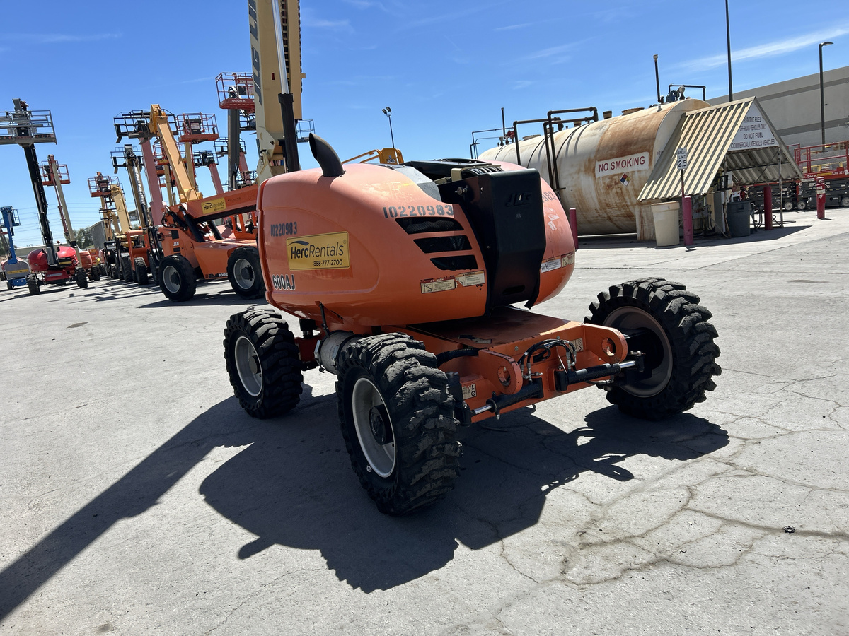 2017 JLG 600AJN Narrow-3