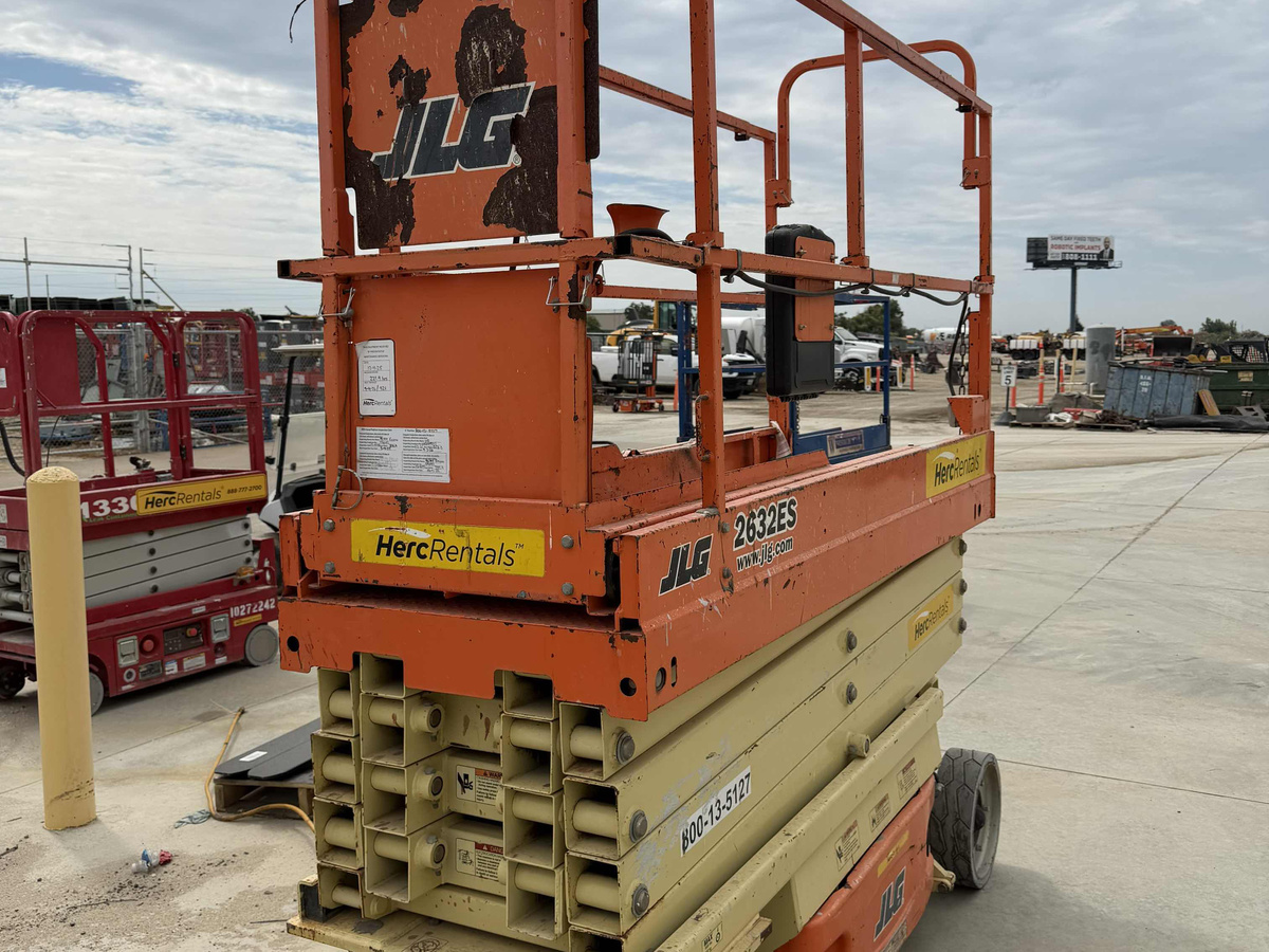 2017 JLG 2632ES-6