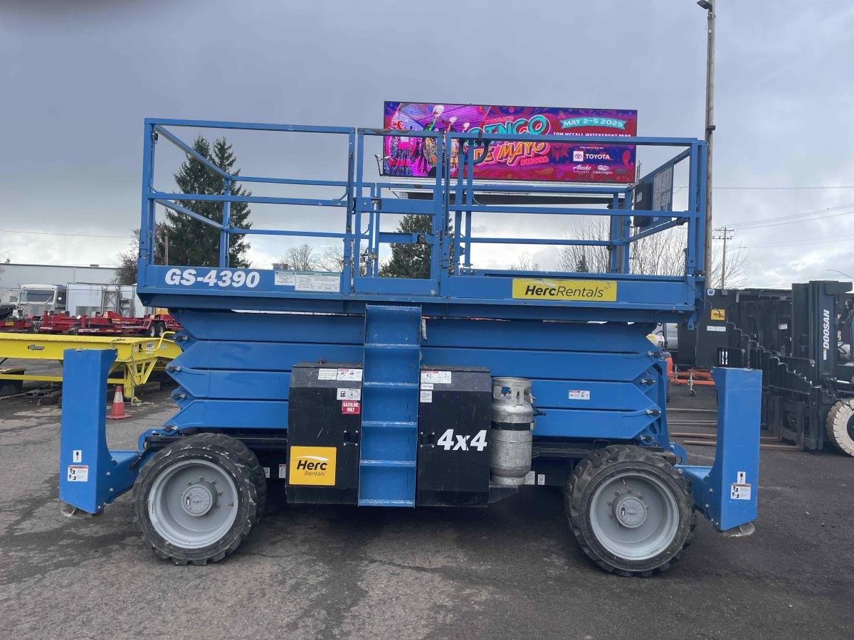 2018 Genie GS-4390 RT-1