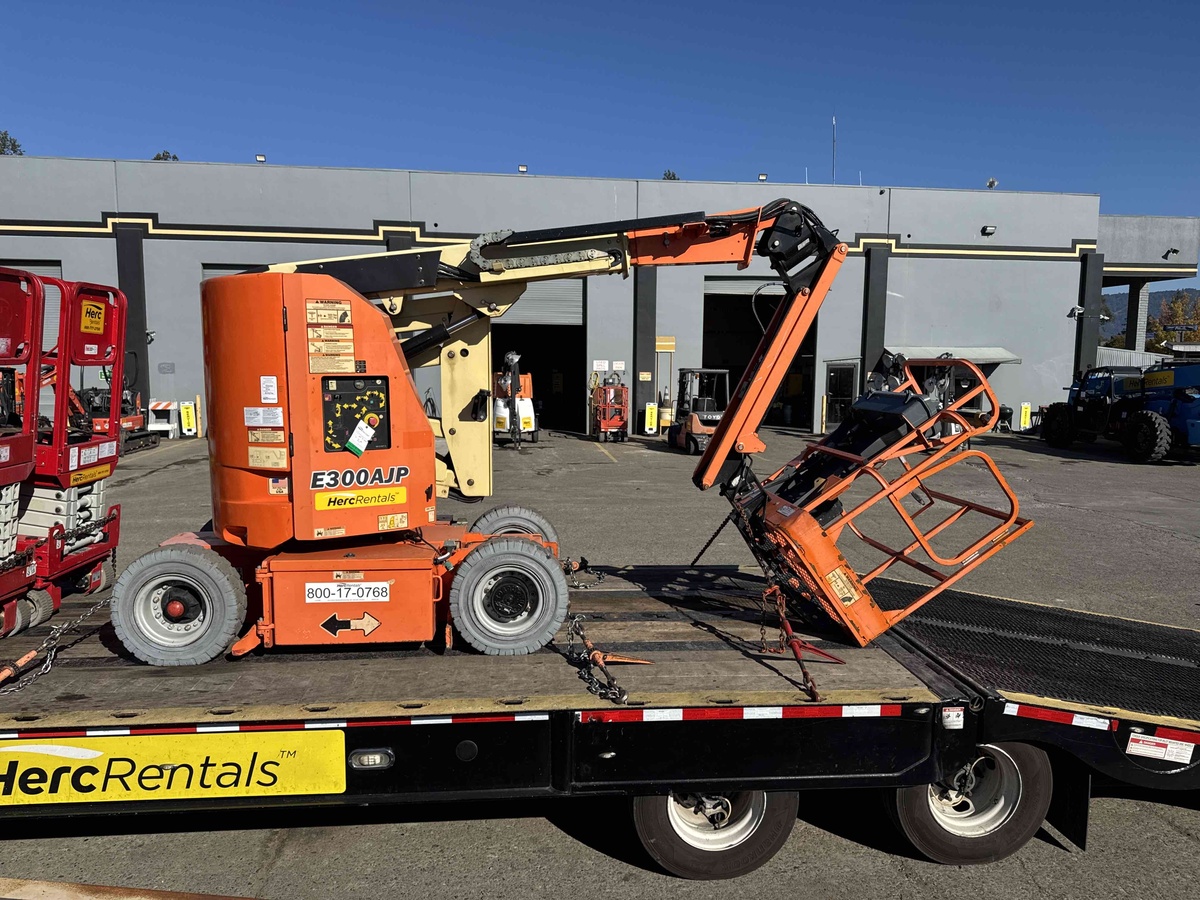 2017 JLG E300AJP