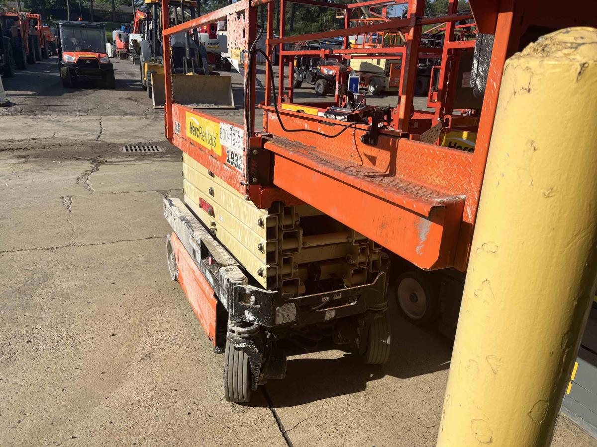 2018 JLG 1932R