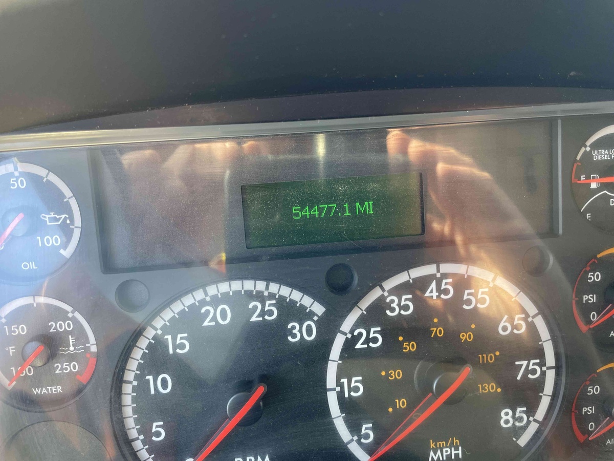 2016 Freightliner M2106-11