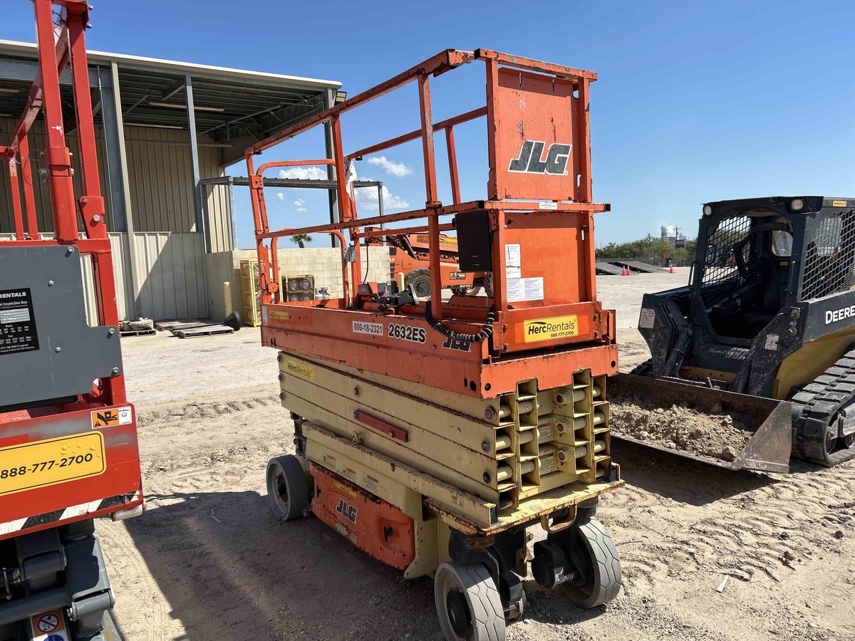 2017 JLG 2632ES-5