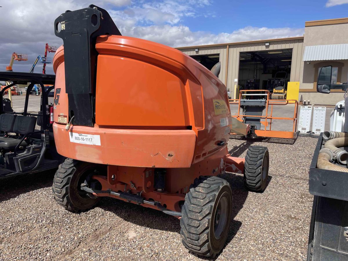 2017 JLG 400S