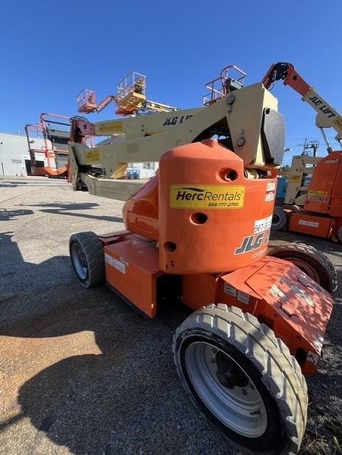 2017 JLG E450AJ-2