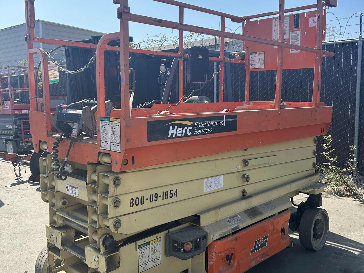 2016 JLG 3246ES