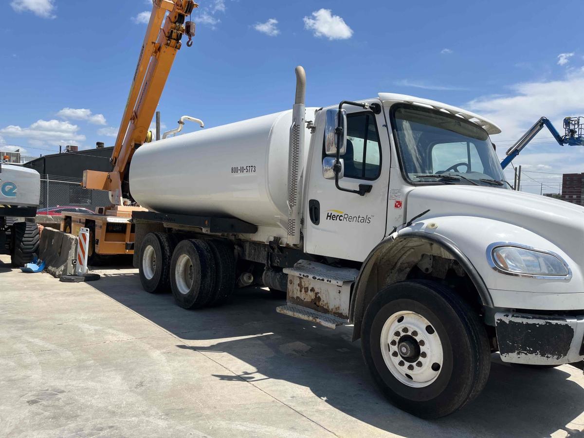 2017 Freightliner M2106