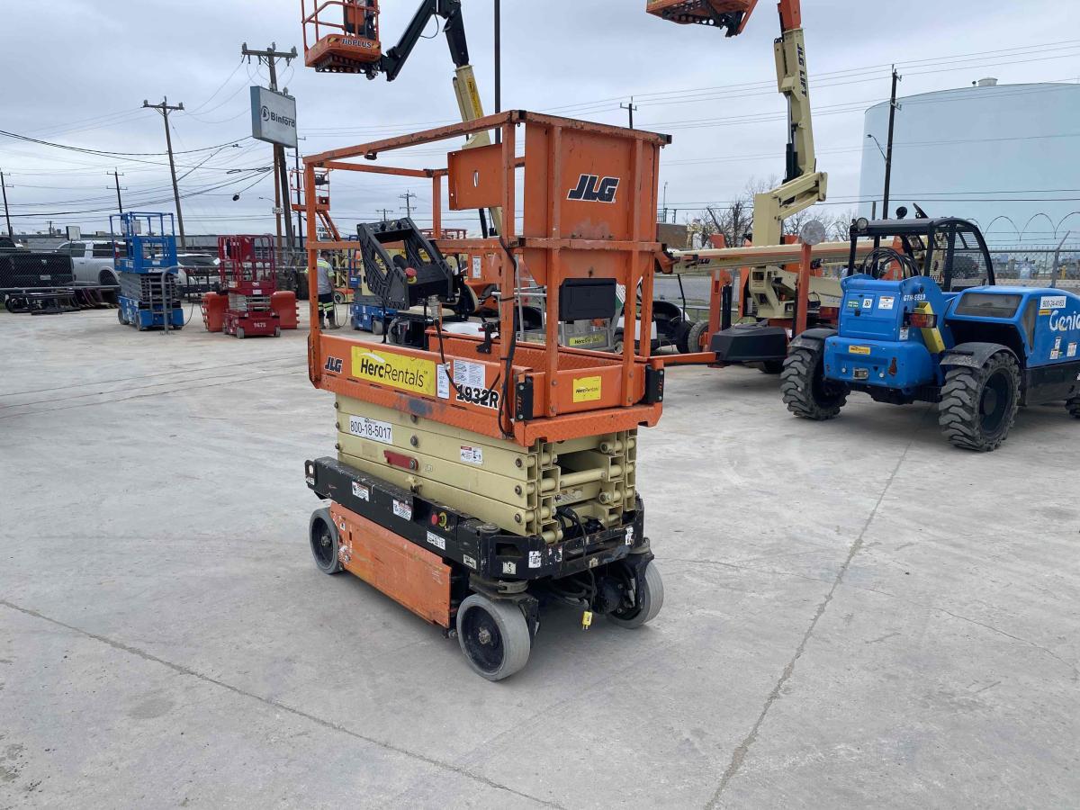 2017 JLG 1932R