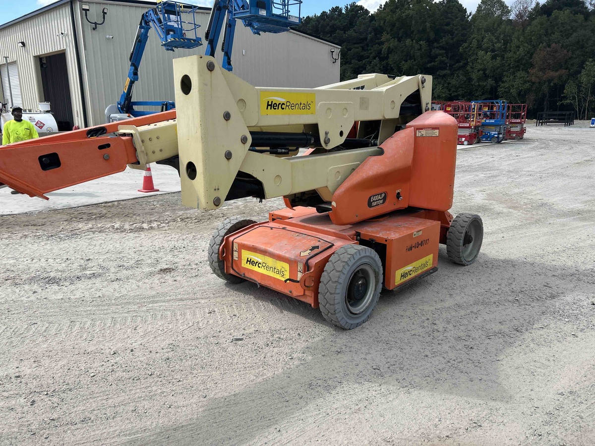 2014 JLG E400AJPN-6