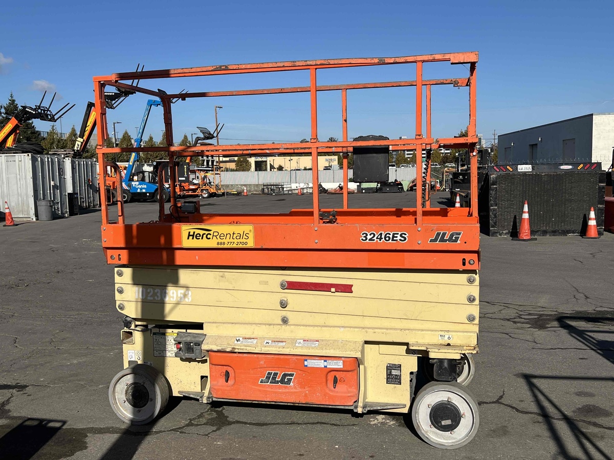 2018 JLG 3246ES-4