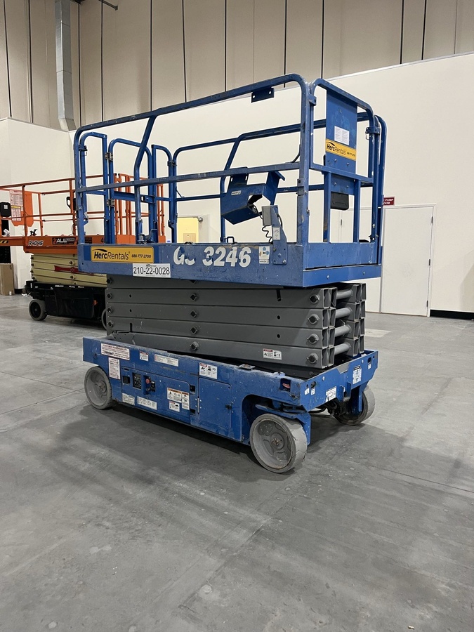 2017 Genie GS-3246-2
