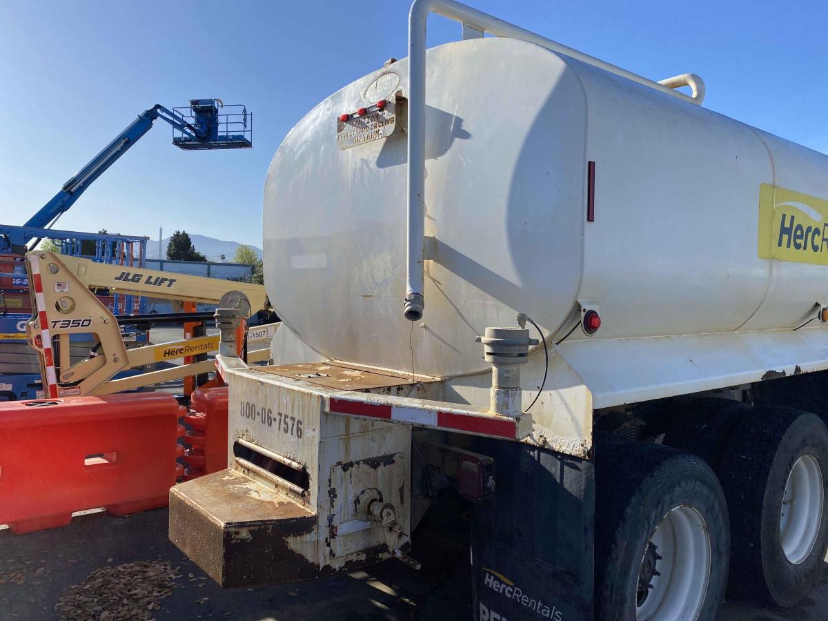 2016 Freightliner M2106-5