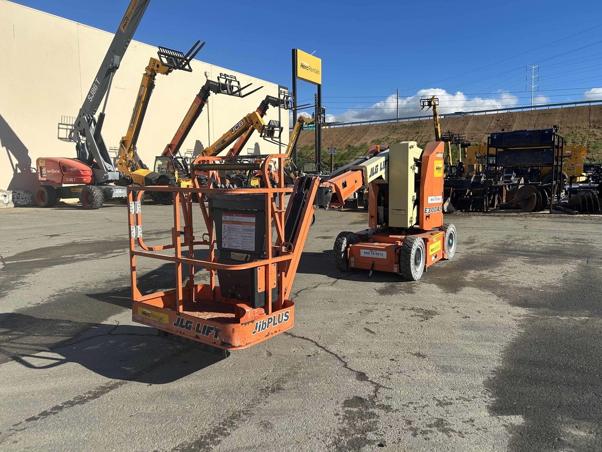 2017 JLG E300AJP-4