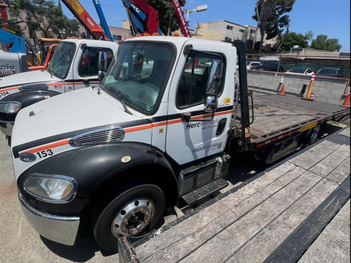 2015 Freightliner M2106-1