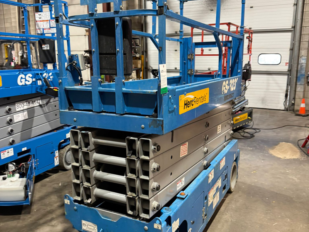 2018 Genie GS-3232-9