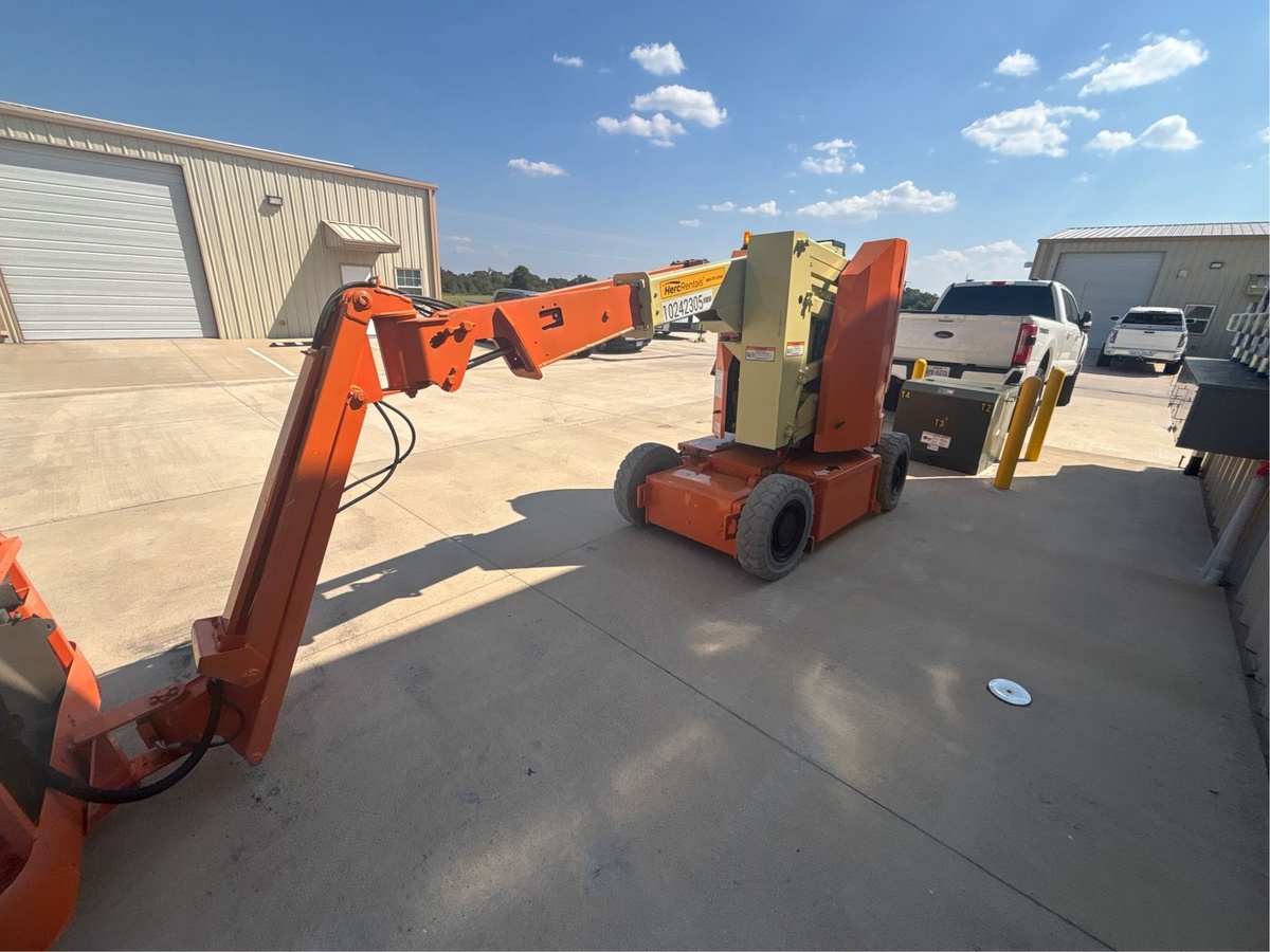 2018 JLG E300AJP-3