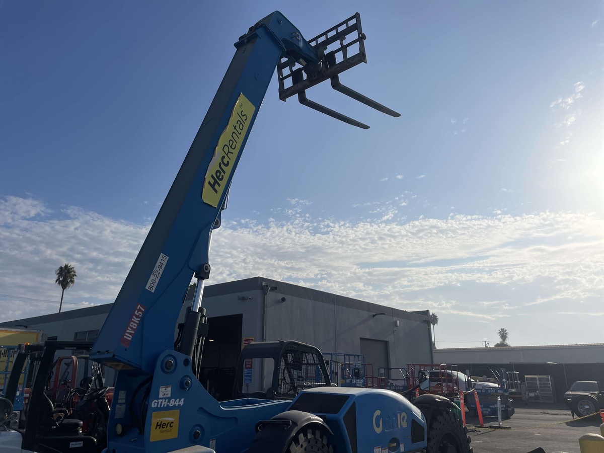 2018 Genie GTH 844-2