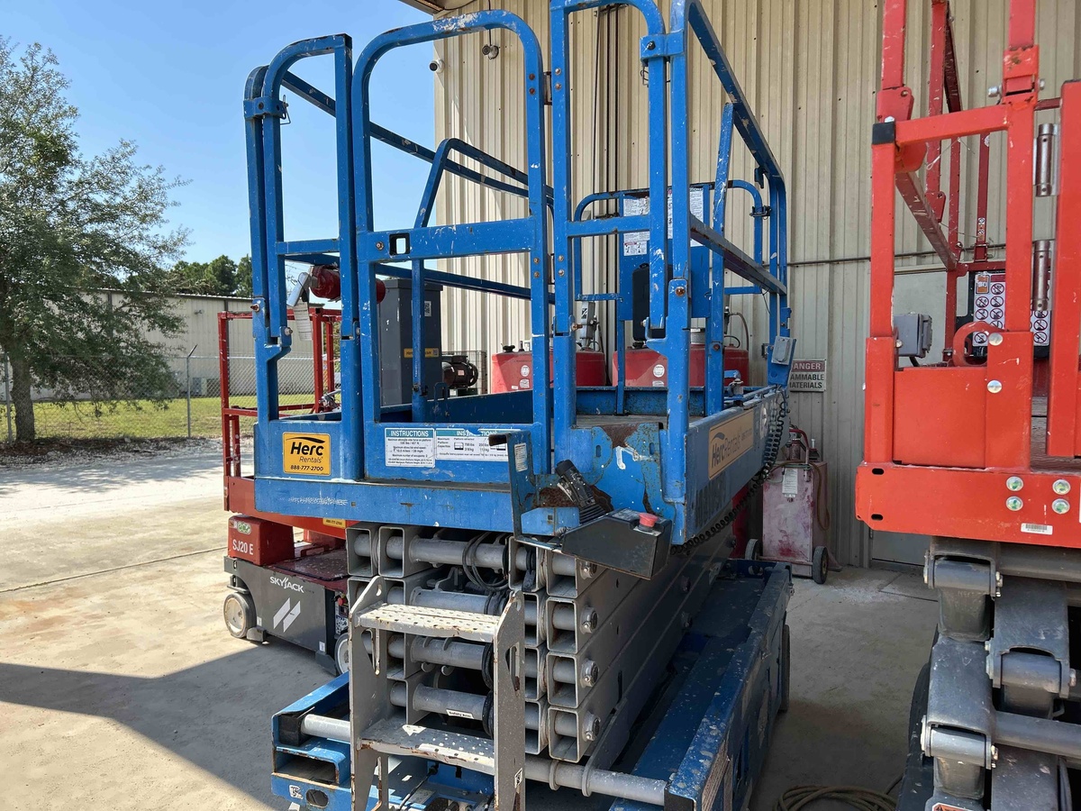 2017 Genie GS-3246-3