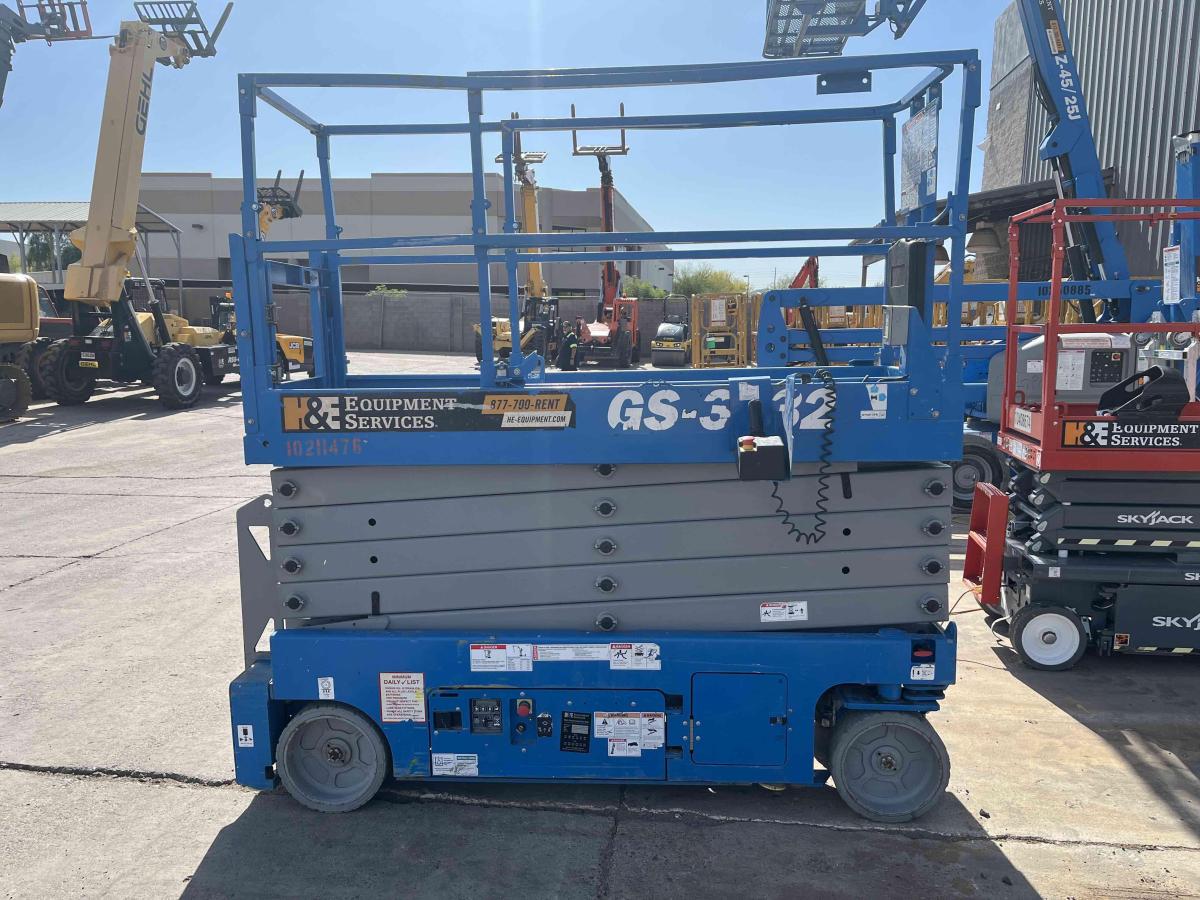 2017 Genie GS-3232