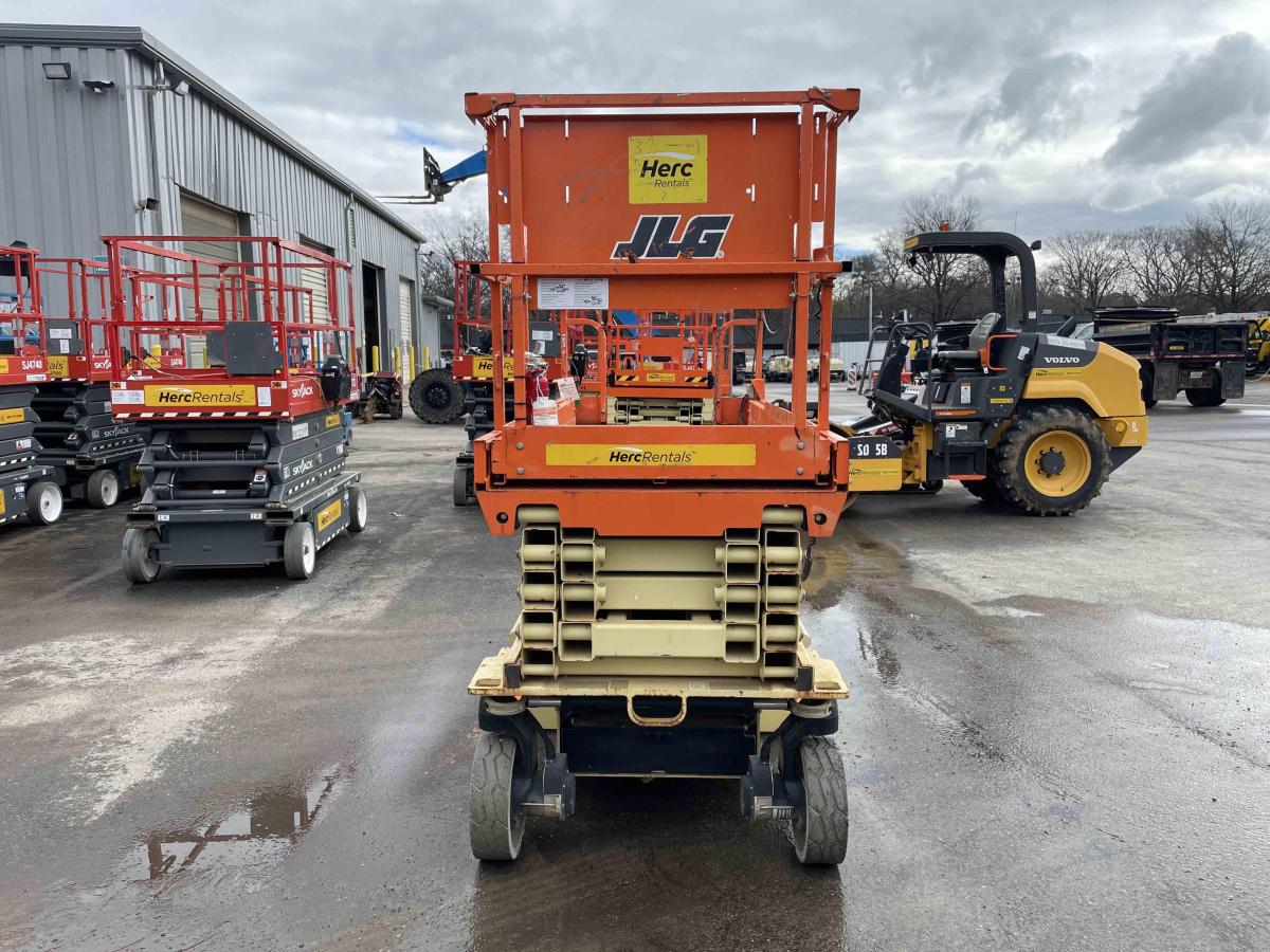 2017 JLG 3246ES