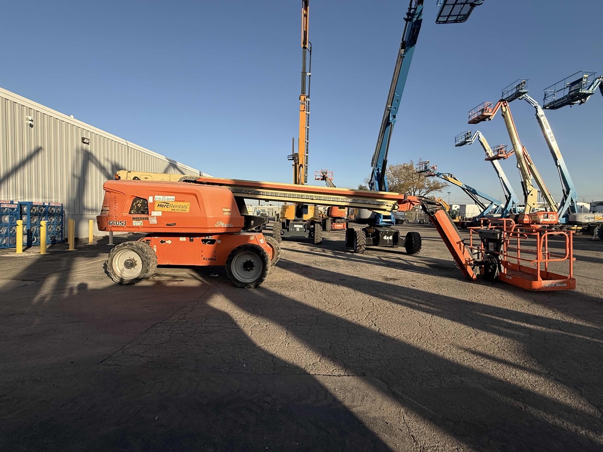 2018 JLG 660SJ