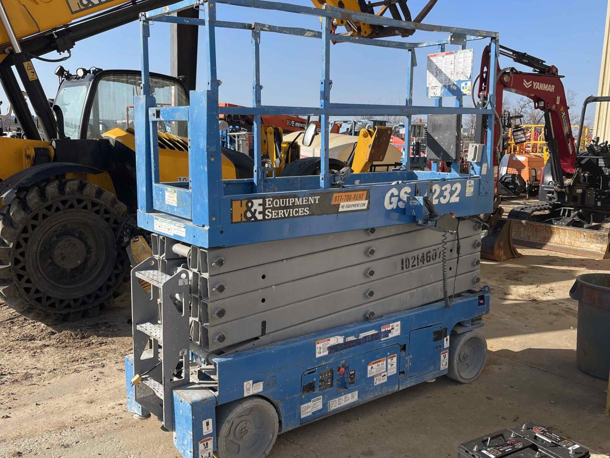 2017 Genie GS-3232