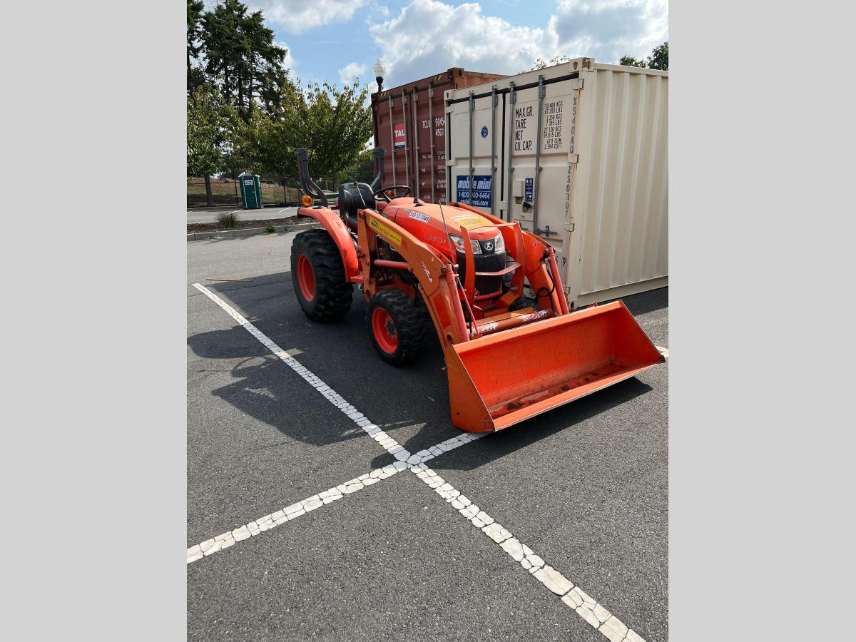 2017 Kubota L3901HST