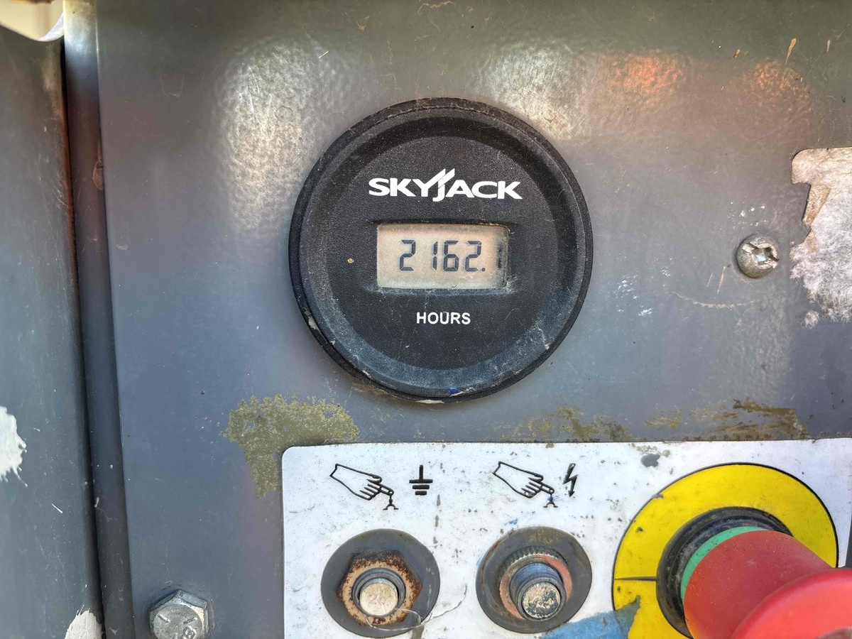 2017 Skyjack SJ-6826RT-5