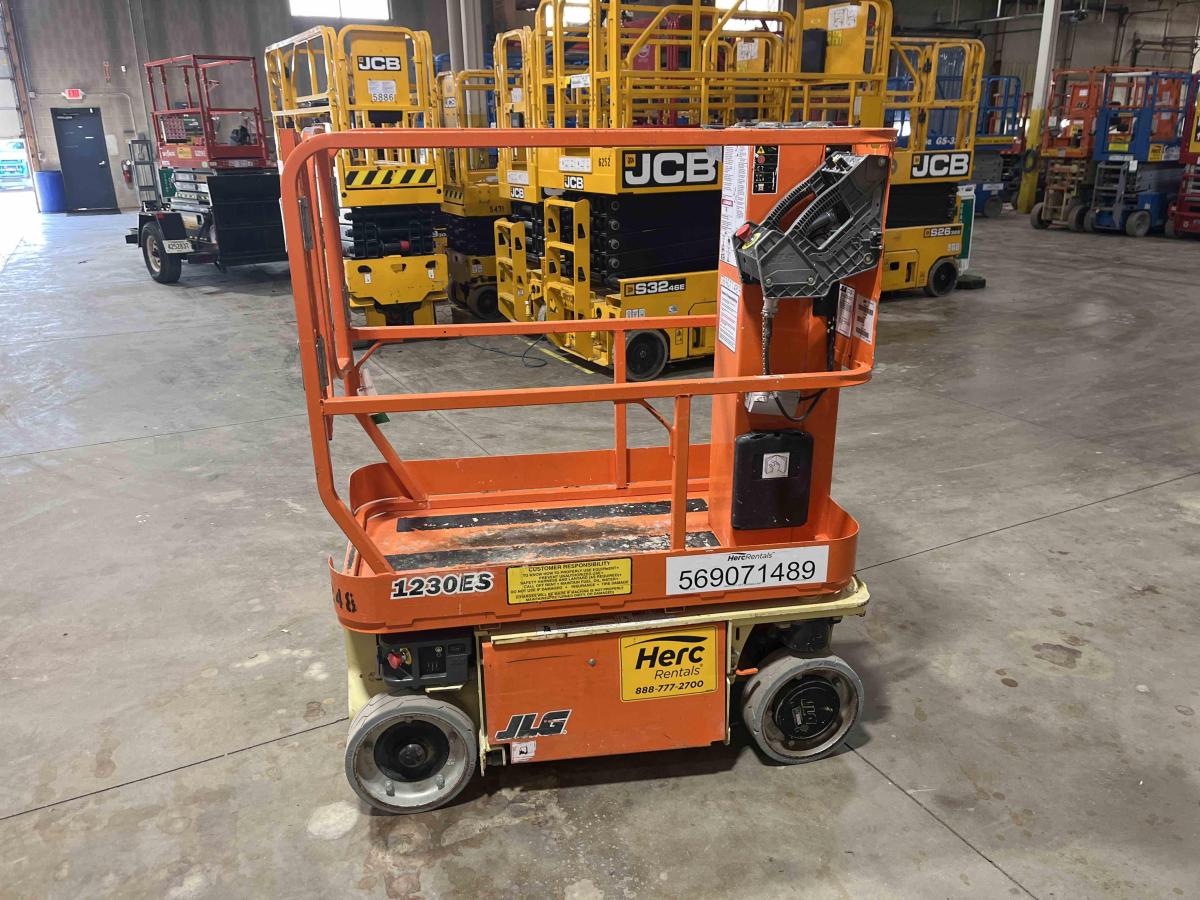 2017 JLG 1230ES