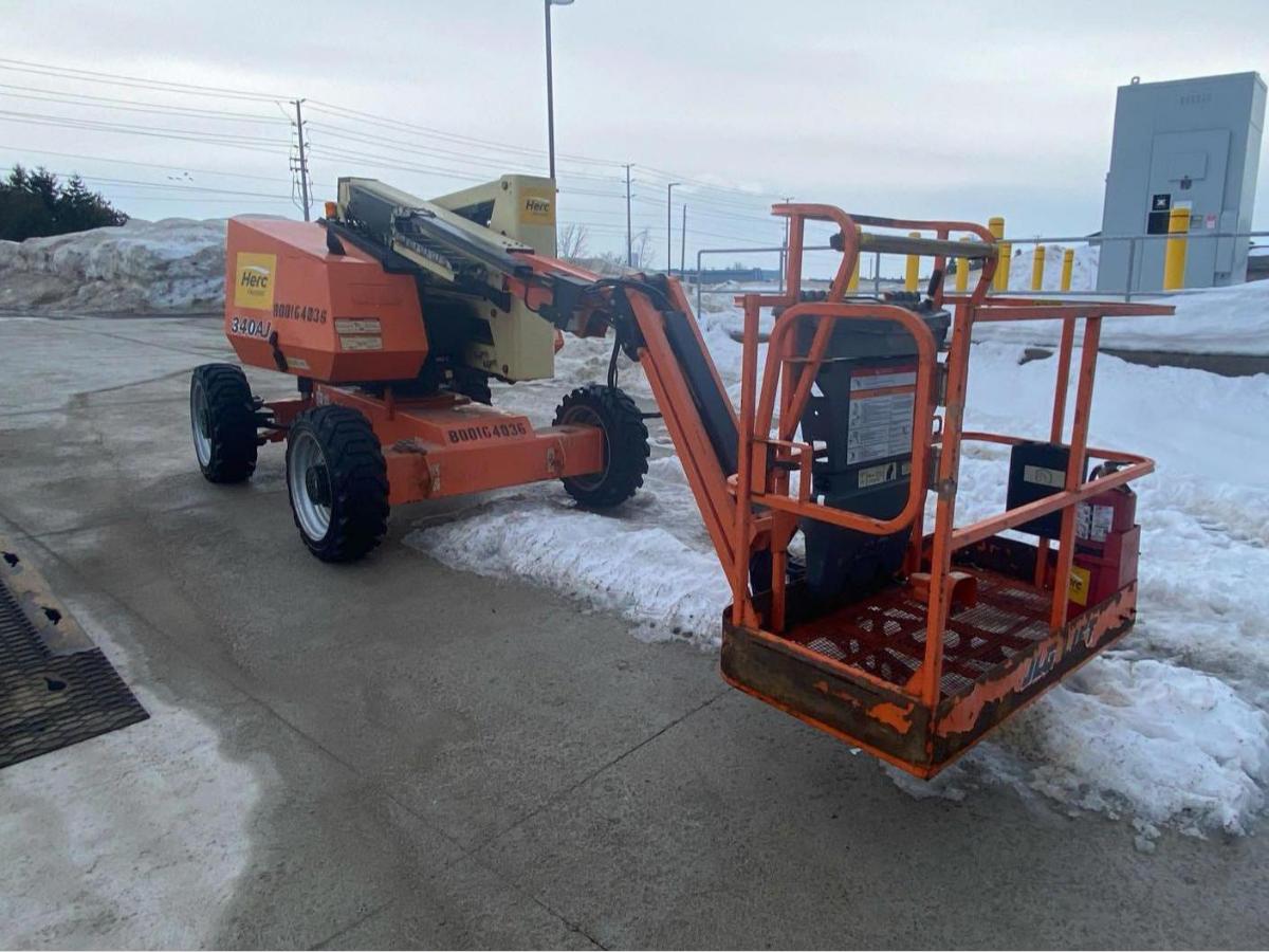 2017 JLG 340AJ