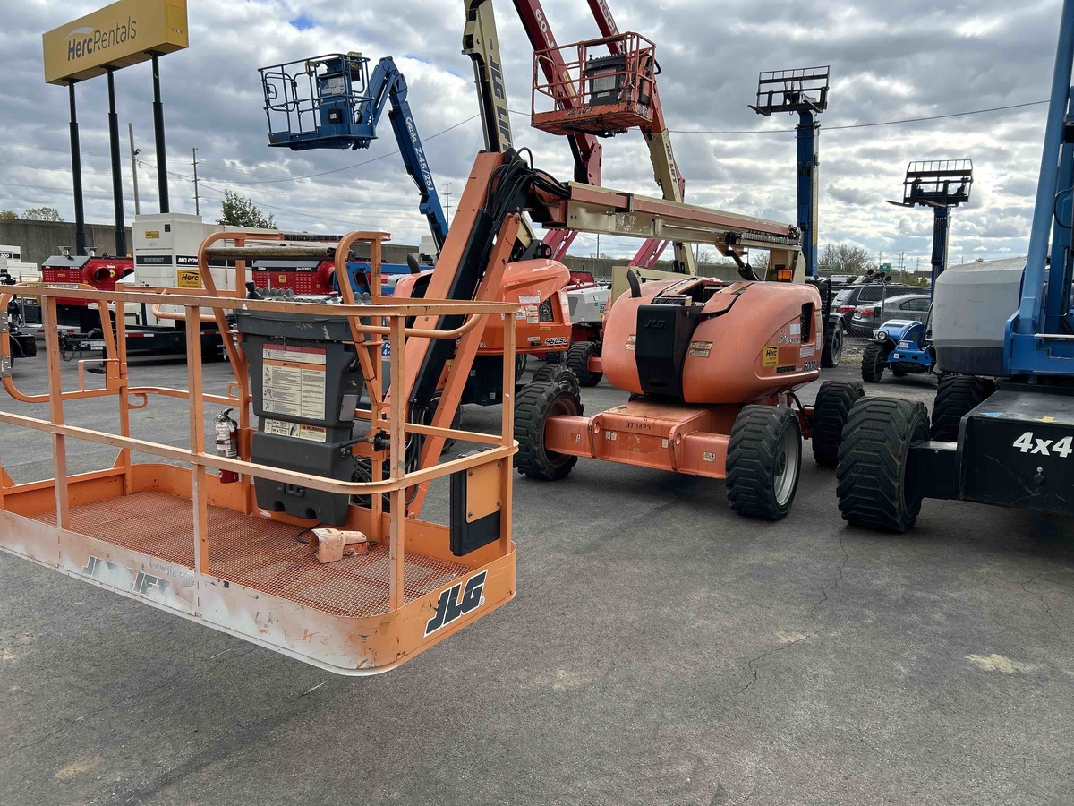 2017 JLG 600AJ-7