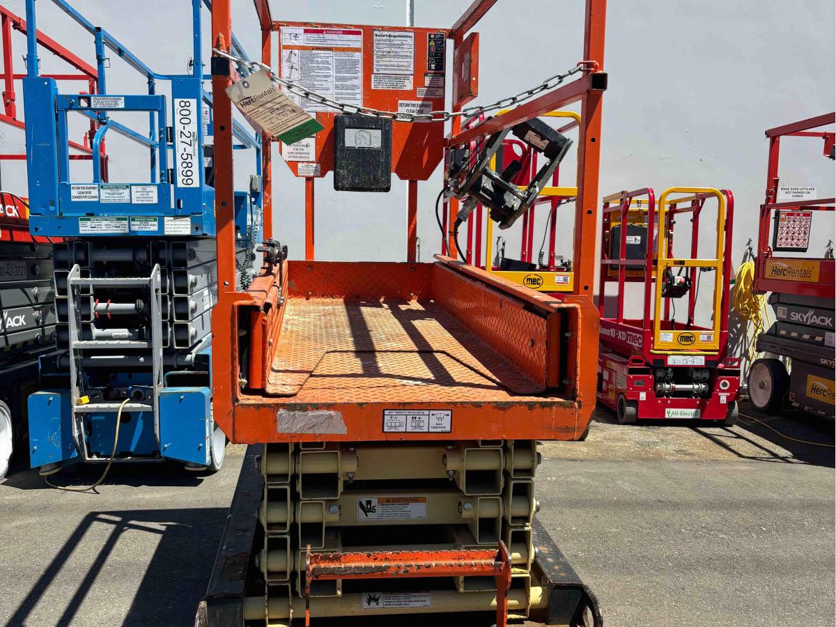 2017 JLG 1932R-13