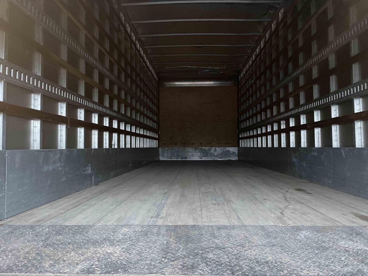 2021 Freightliner M2106