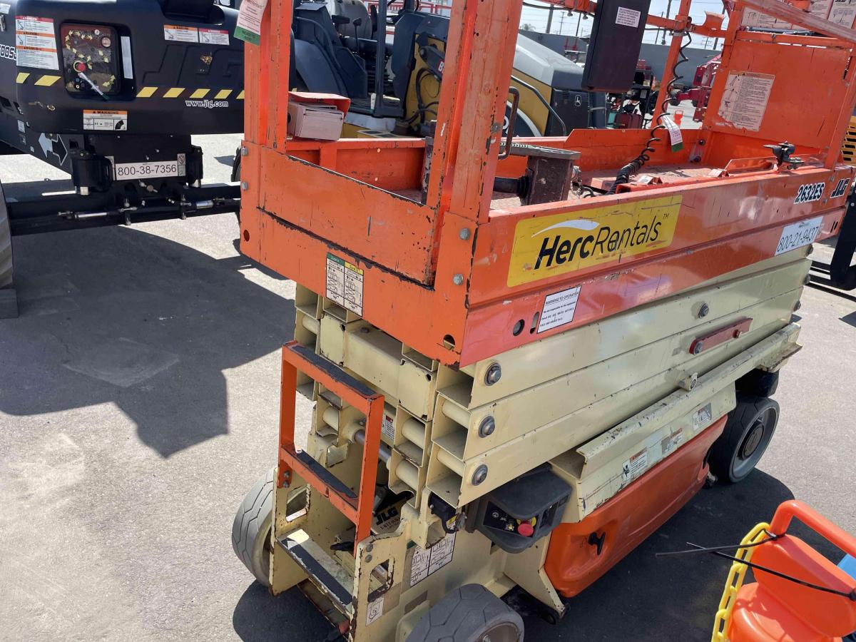2018 JLG 2632ES