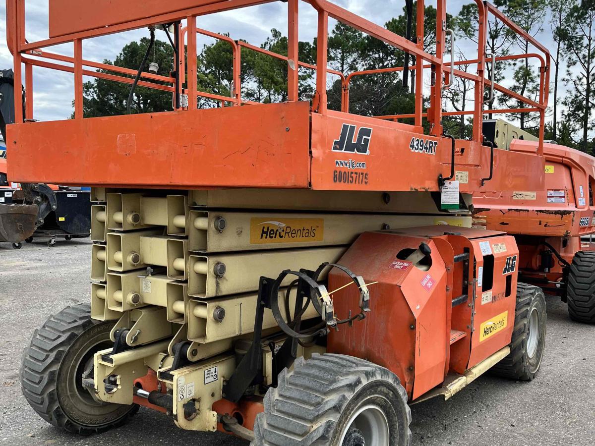 2017 JLG 4394RT
