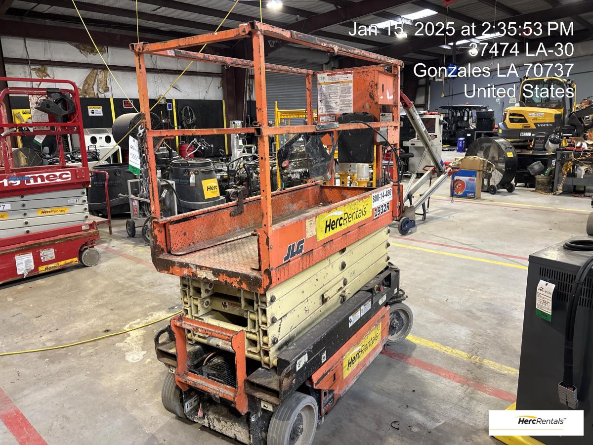 2017 JLG 1932R