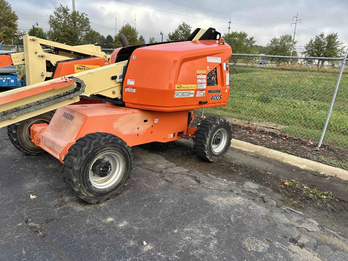 2017 JLG 400S-3