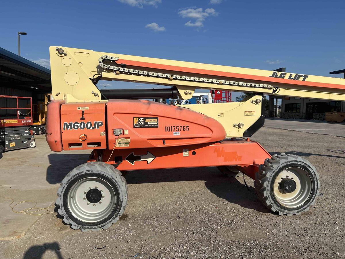 2015 JLG M600JP