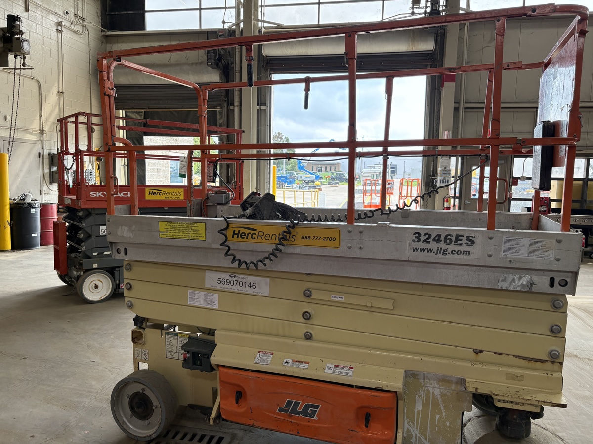 2014 JLG 3246ES-2