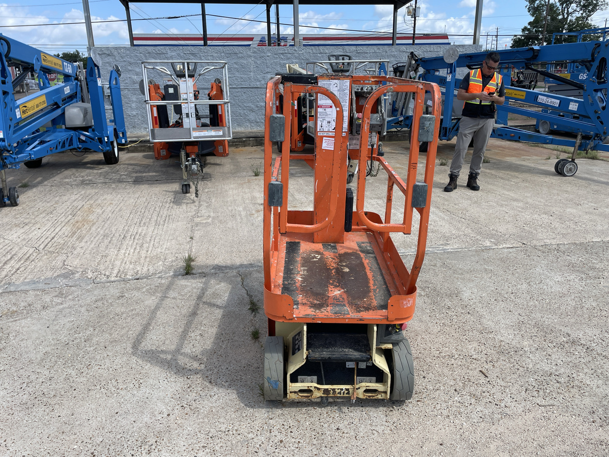 2017 JLG 1230ES-4