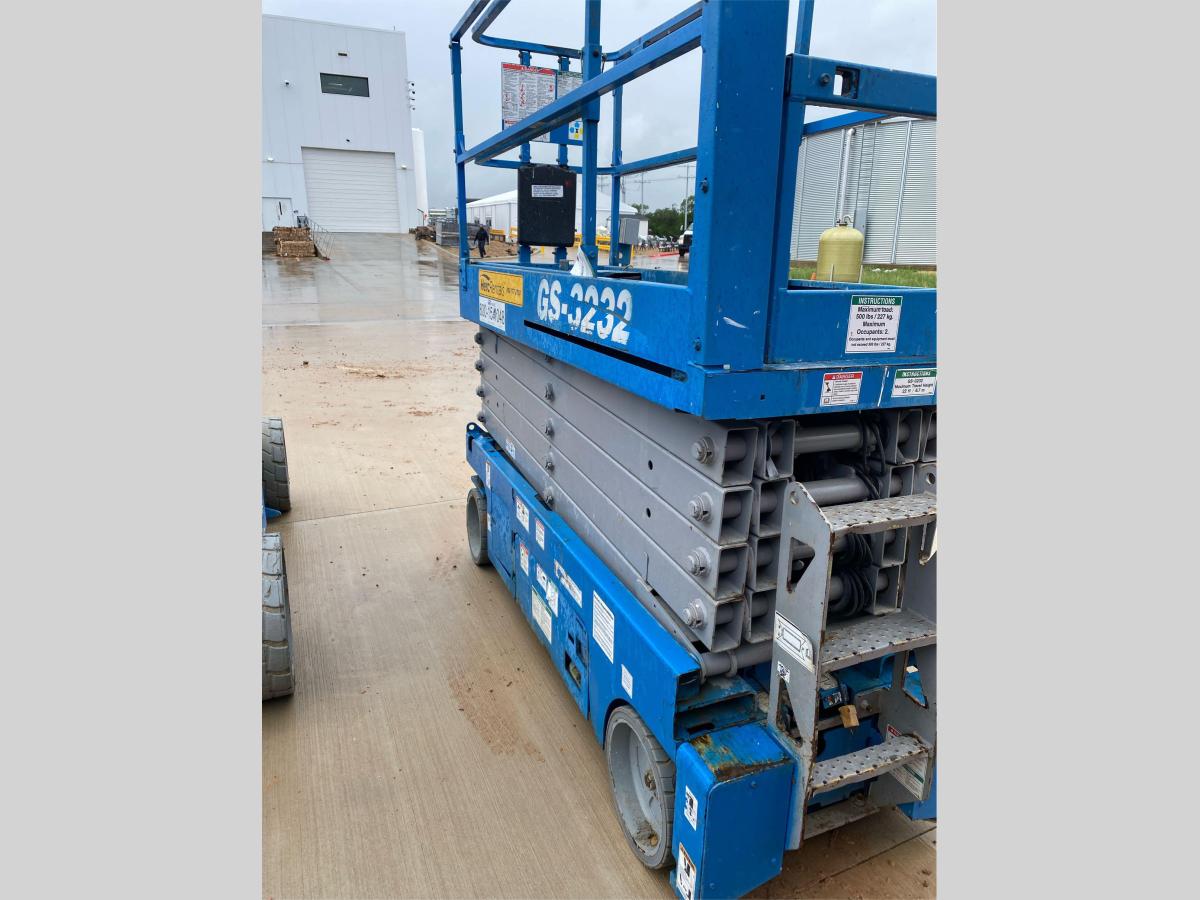 2017 Genie GS-3232