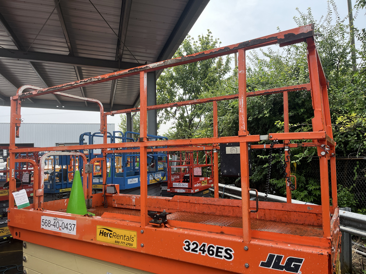 2018 JLG 3246ES-6