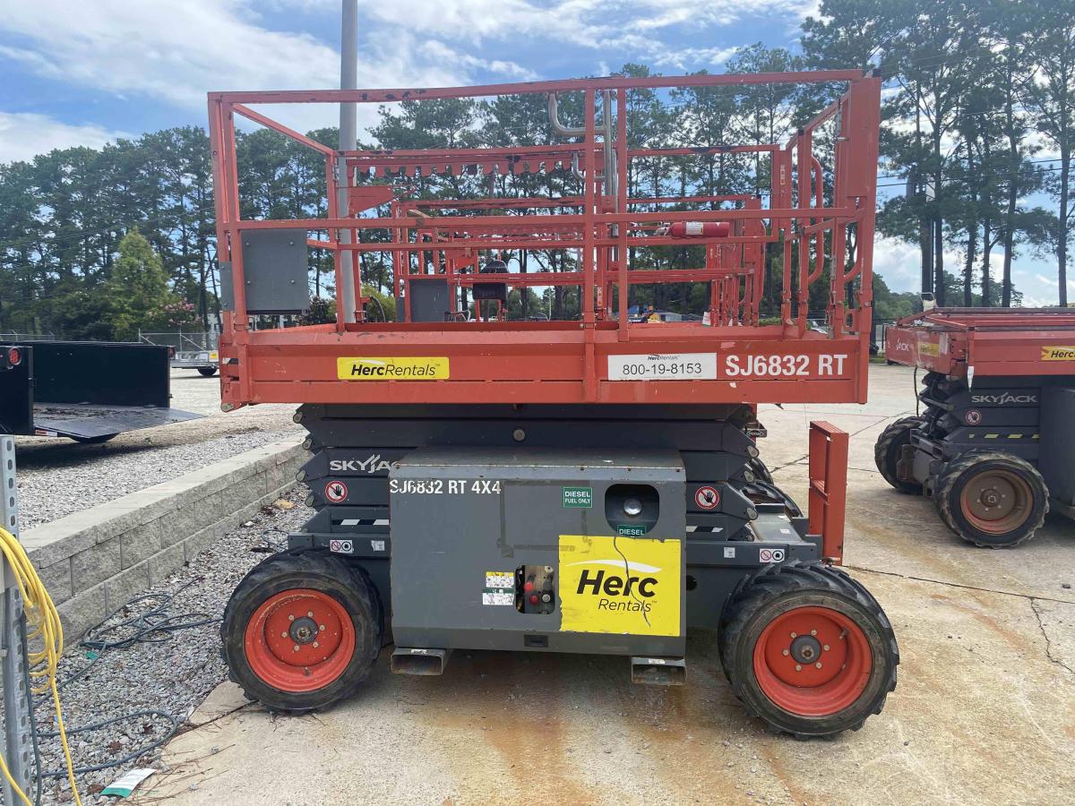 2018 Skyjack SJ-6832RT-2