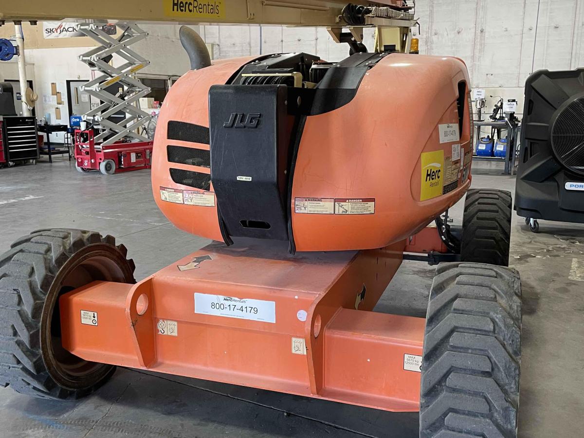 2017 JLG 600AJ