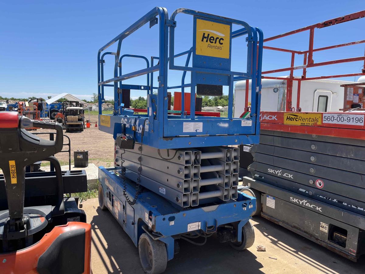 2017 Genie GS-3246