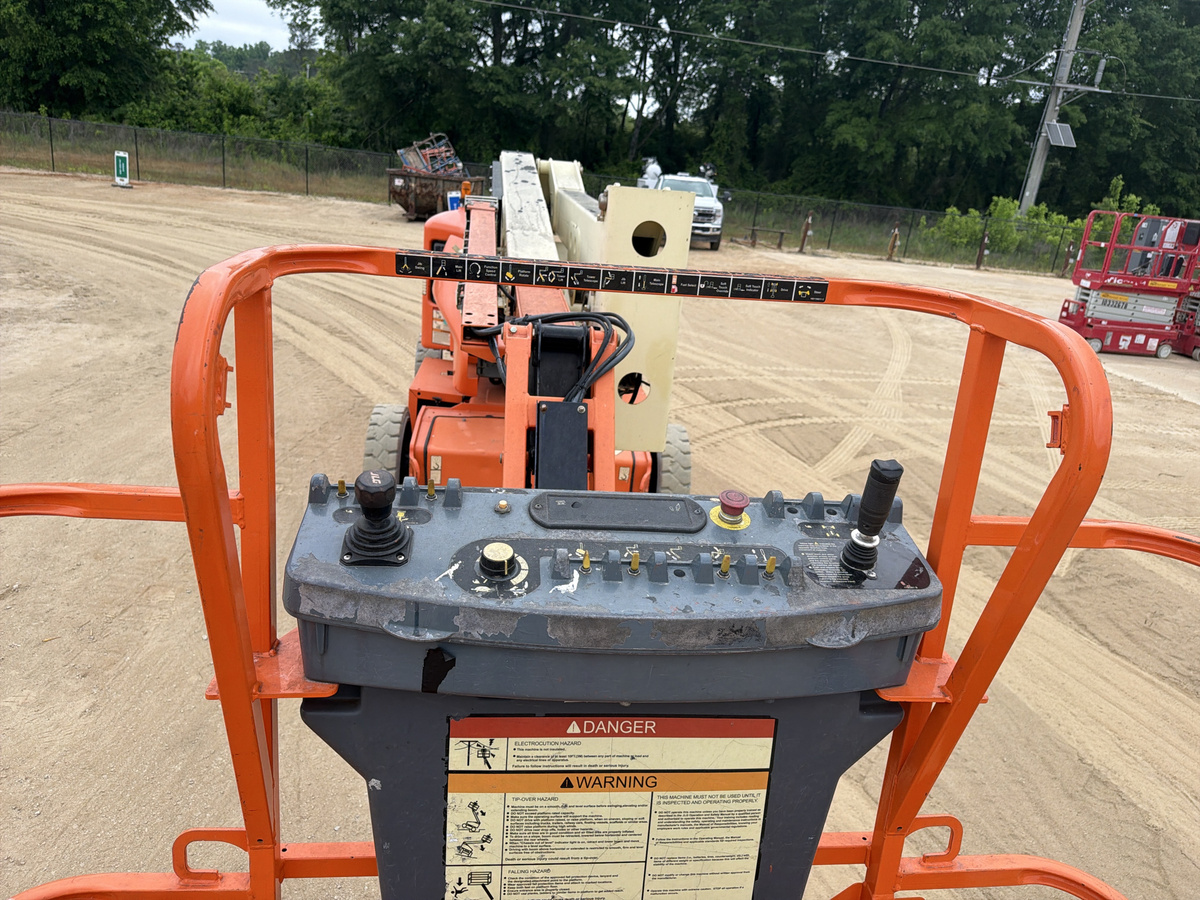 2015 JLG E450AJ-9