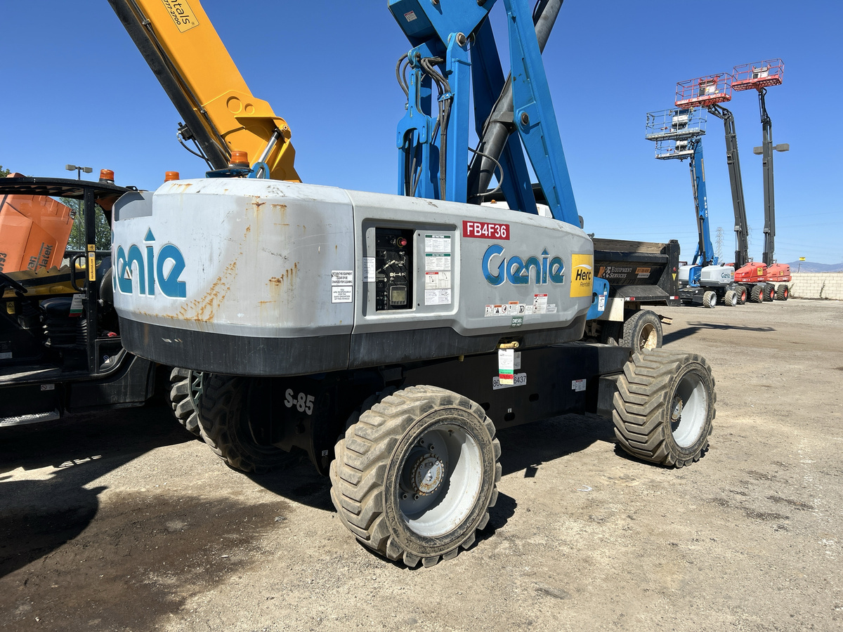 2019 Genie S-85