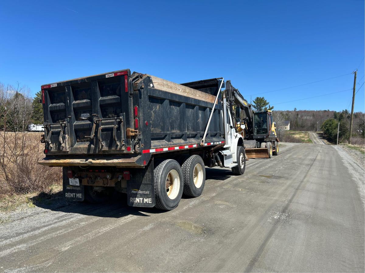 2016 Freightliner M2106-3