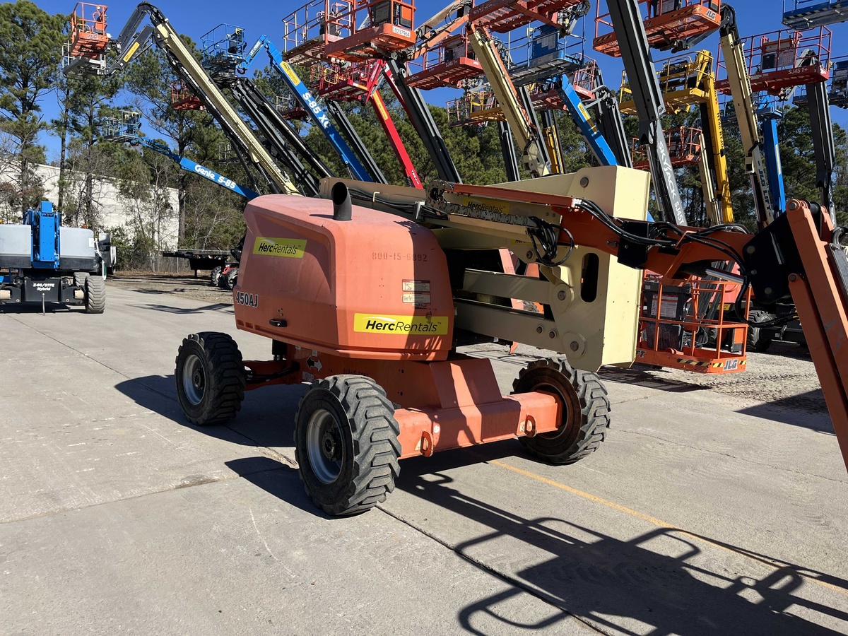 2017 JLG 450AJ-2